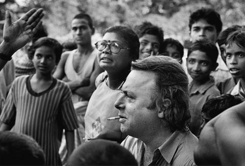 Christopher Hitchens, Calcutta, 2001; photograph by Sebastião Salgado