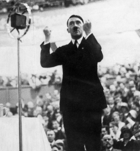 Hitler na skupu u berlinskoj palati sportova, 1930.
