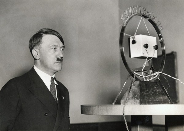 Hitler se preko radija obraća nemačkom narodu 1. februara 1933.