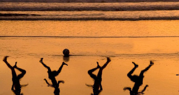Heartbreaking Tribute To Four Boys Killed On Gaza Beach Created By Israeli Artist Amir Schiby http://huff.to/1qTmHBG
