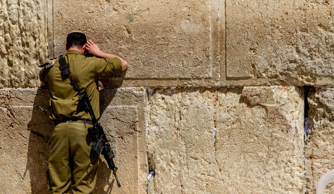 IDF soldier at Wailing Wall