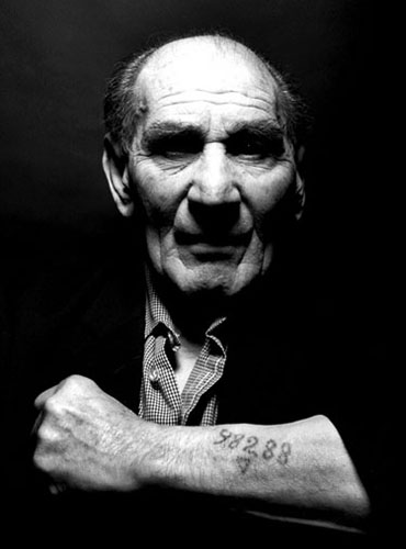 3-Auschwitz-survivor-and-anti-fascist-Leon-Greenman-1910-2008