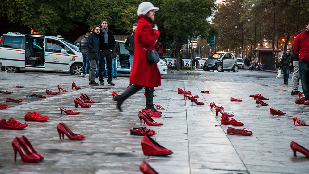 Crvene cipele u spomen žrtvama femicida, Palermo, foto: Antonio Melita/Demotix/Corbis 