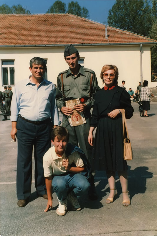 Gornji Milanovac, oktobar 1987. Polaganje zakletve JNA. Ibro, Hasan, Nasiha i Muhamed. Porodična arhiva.