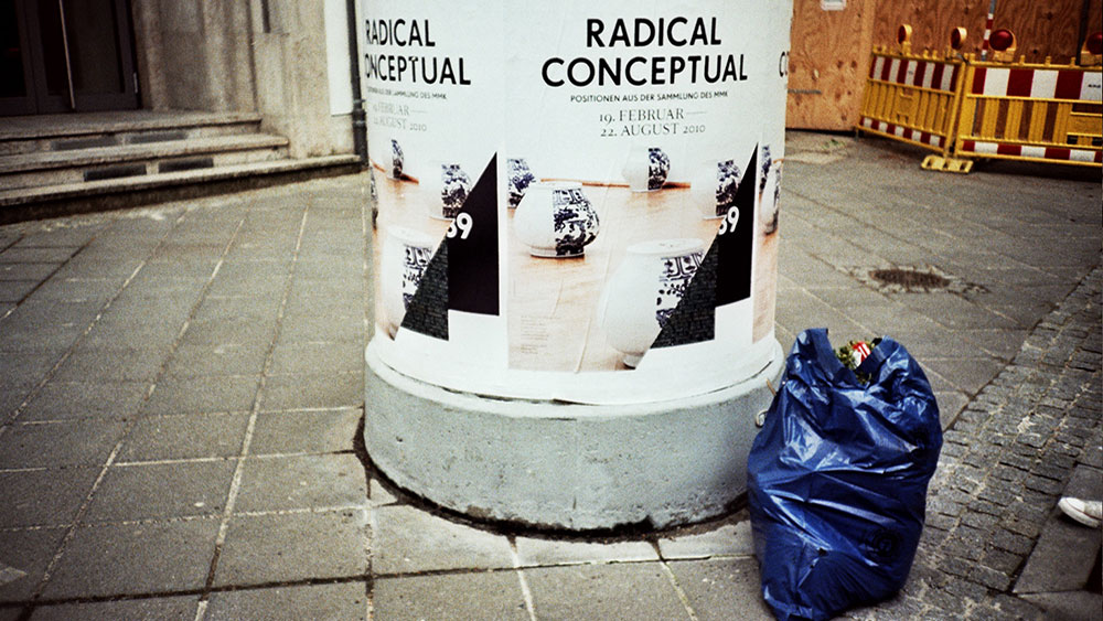 Fotografije čitateljki, Lazara Marinković, Radical conceptual trash, Frankfurt am Main