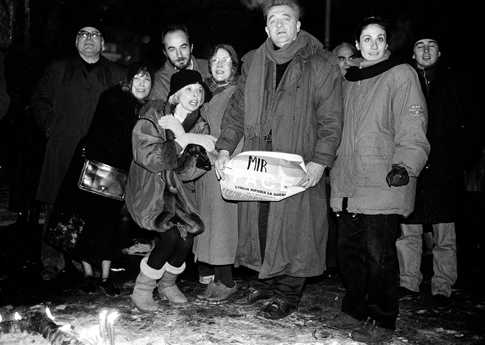 Nova 1993: Nebojša Popov, Mirjana i Vesna Pešić, Stojan Cerović, Lula Mikijelj, Obrad Savić, Aida Ćorović... foto: Goranka Matić