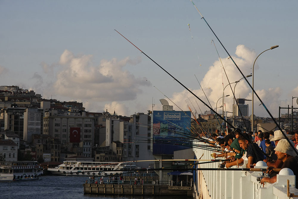 Pecaroši na Galata mostu, Istanbul, foto: Konstantin Novaković