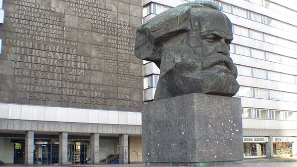 Spomenik Marksu u Kemnicu