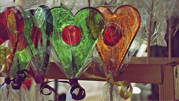šarene lizalice u obliku srca