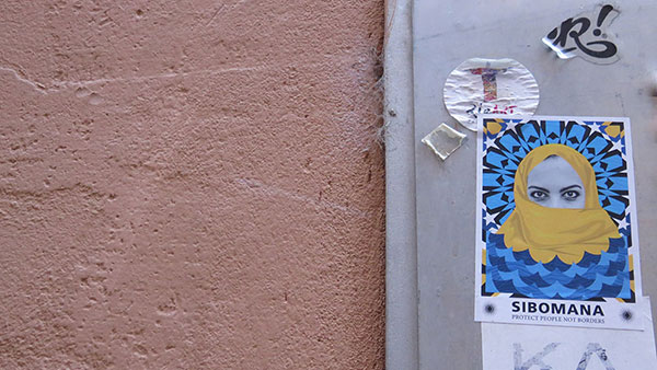 Plakat na zidu u Bolonji: Sibomana - Protect people not borders