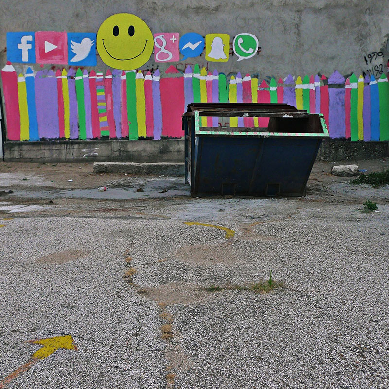 grafiti društvenih mreža na zidu zgrade 