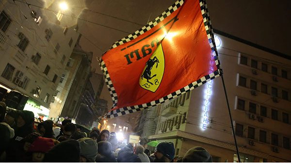 Zastava Ferarija na protestima u Beogradu decembra 2018.