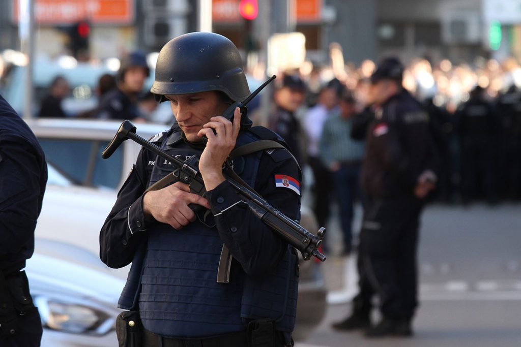 Beograd 17.3.2019, policajac sa puškom