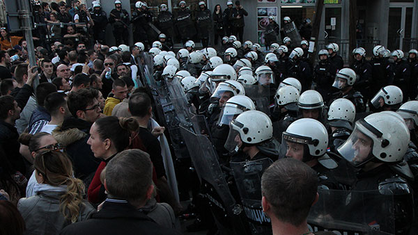 Kordon policije ispret protestanata, Beograd 17.3.2019.