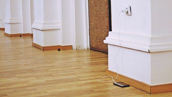 Mobilni telefon na punjenju