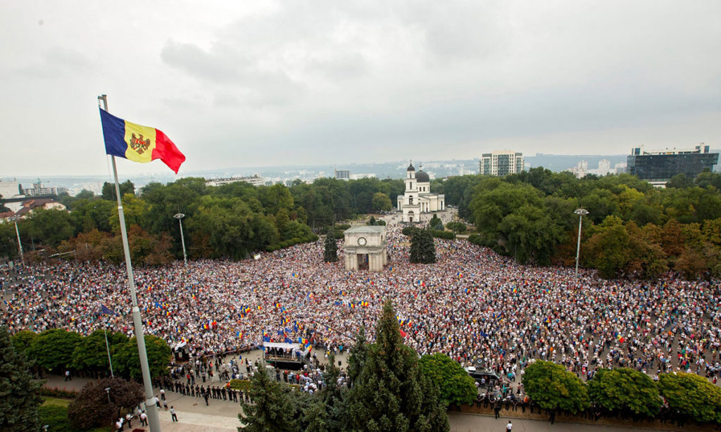 Antivladin protest u Kišinjevu, Moldavija 2015, foto: Dumitru Doru/EPA