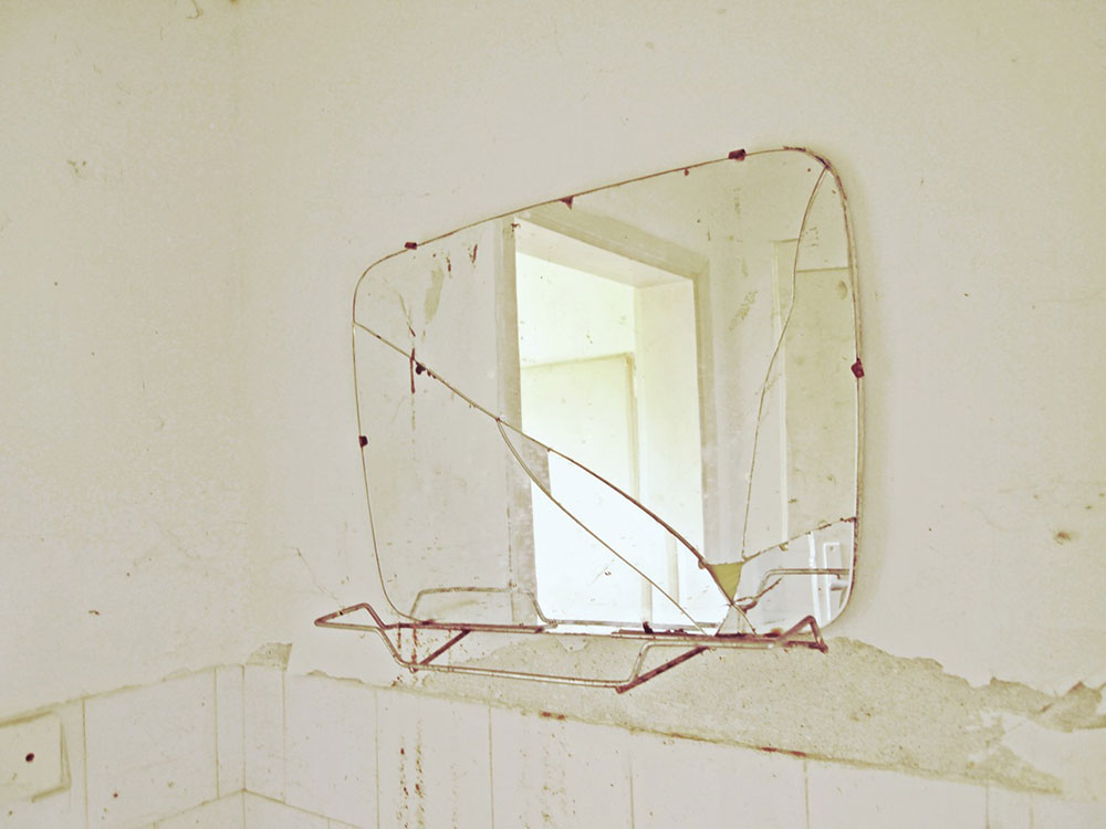 razbijeno ogledalo