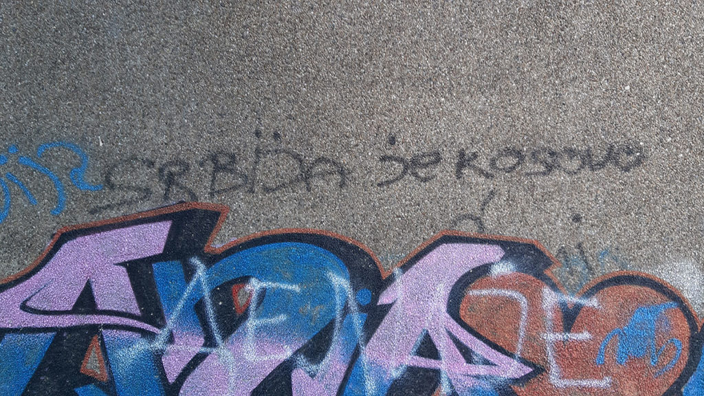 Grafit na zidu: Srbija je Kosovo