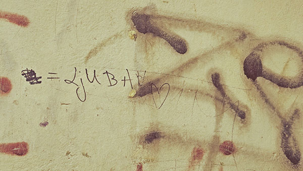 ljubav, napisano na zidu
