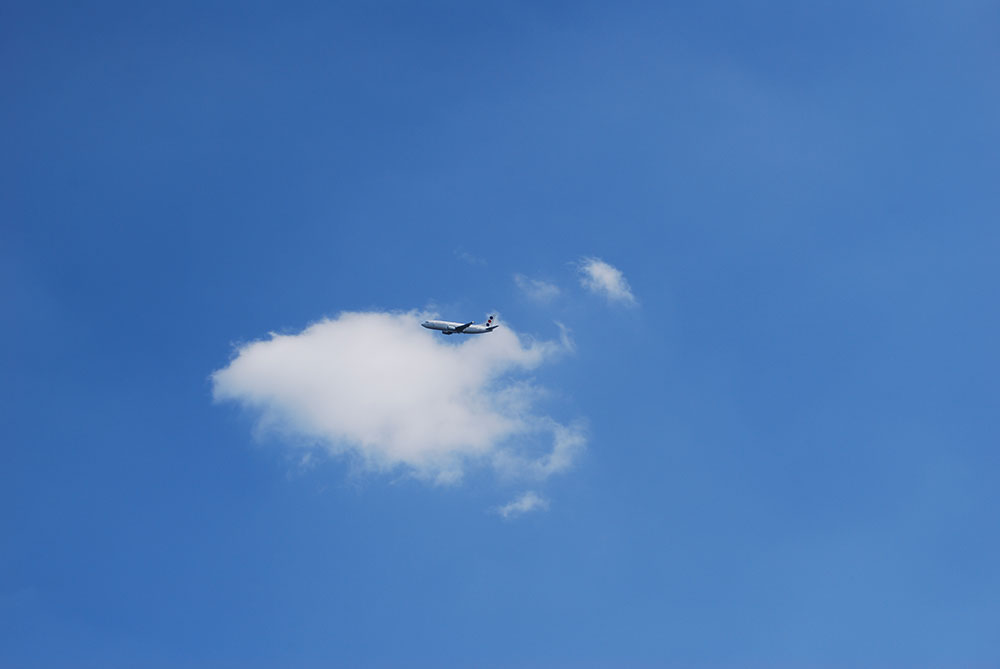 avion na nebu