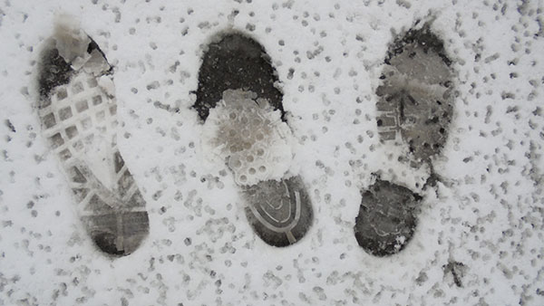 tragovi stopala u snegu