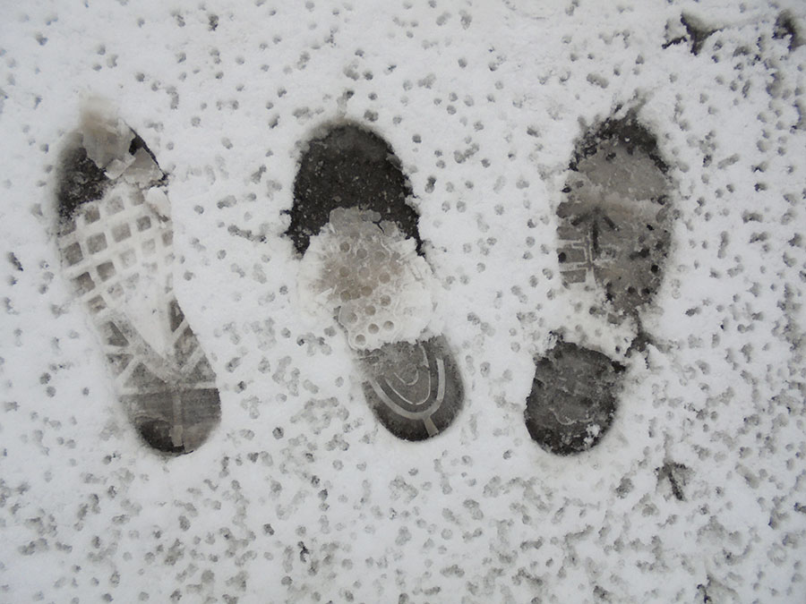 tragovi stopala u snegu
