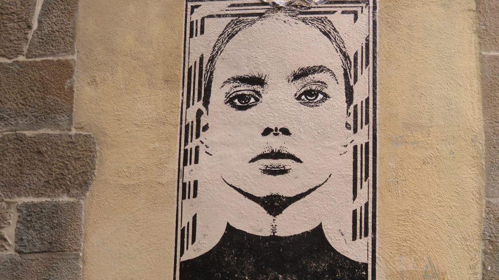 Mural sa likom žene