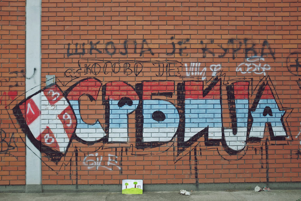 Grafit: Škola je kurva; Kosovo je Srbija
