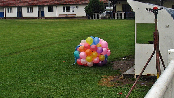 baloni na fudbalskom terenu