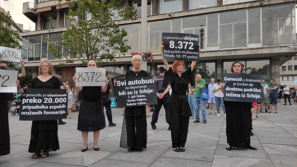 Stajanje Žena u crnom 10. jula 2021, foto: Peščanik