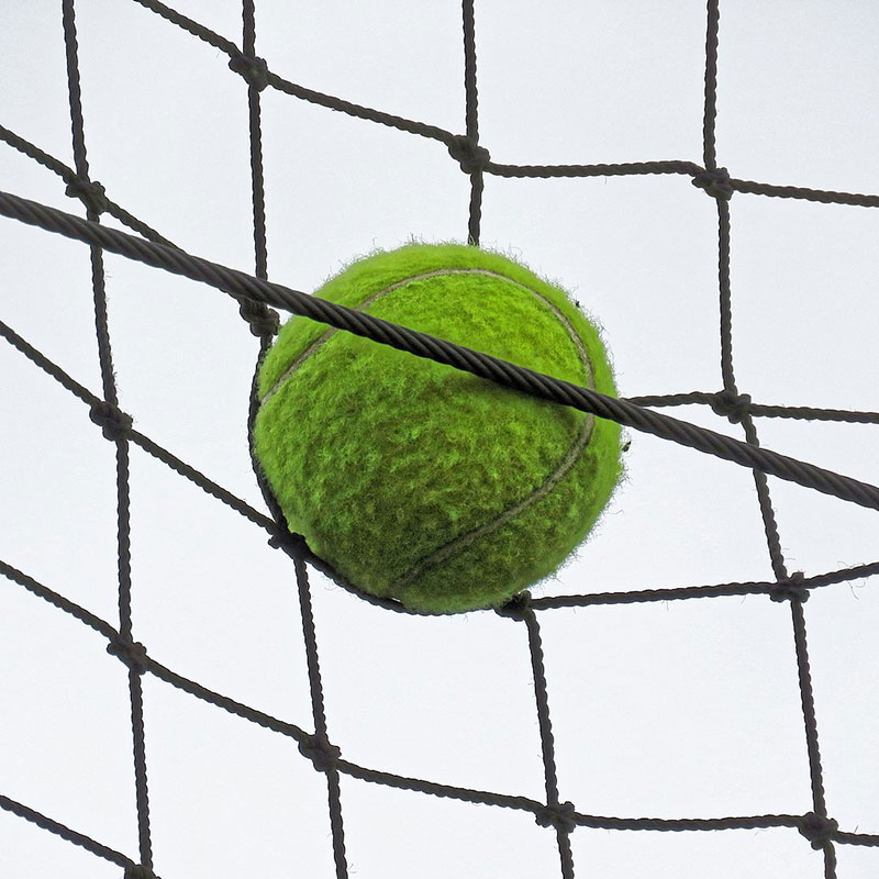 teniska loptica u mreži