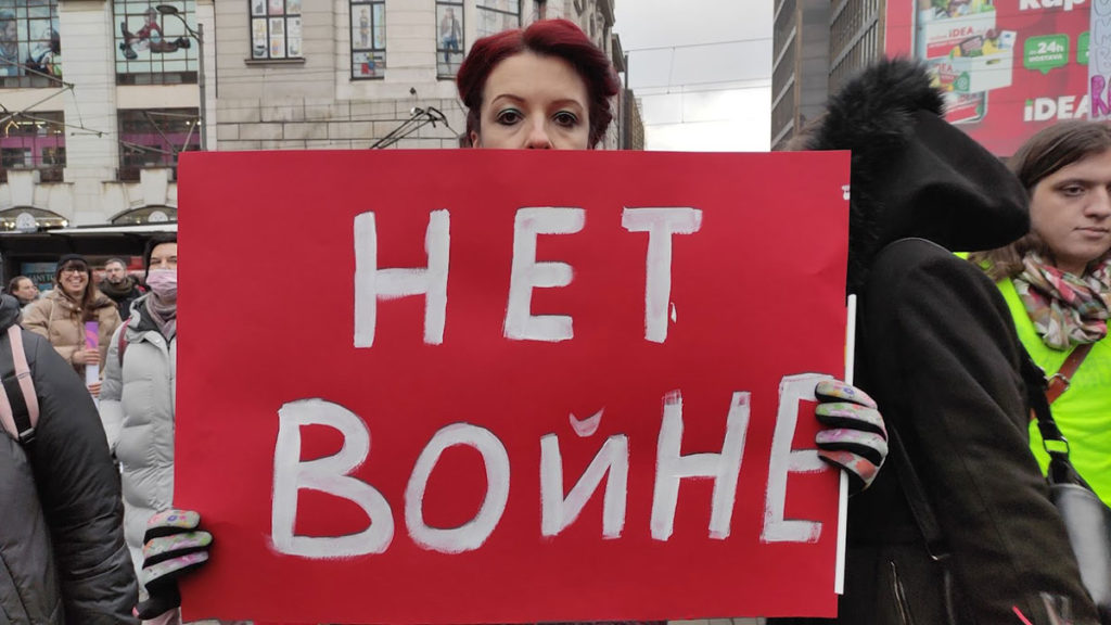 Beograd, 8. marta 2022. Žene drži transparent: Net voine