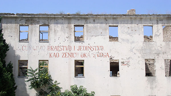 Bivša kasarna JNA u Mostaru 2011, foto: Antidiskriminator/Wikmedia Commons