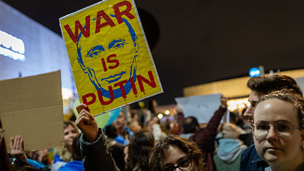 Rat je Putin, protest u Tel Avivu 26.2.2022, foto: Oren Rozen/Wikimedia Commons