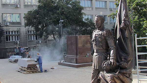 Postavljanje spomenika caru Nikolaju II u Begradu 2014, foto: Gmihail/Wikimedia Commons