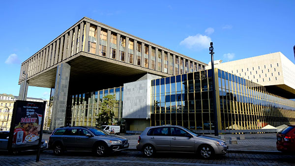 Bivši Čehoslovački parlament, sada depo Narodnog muzeja, foto: Snežana Nikolić
