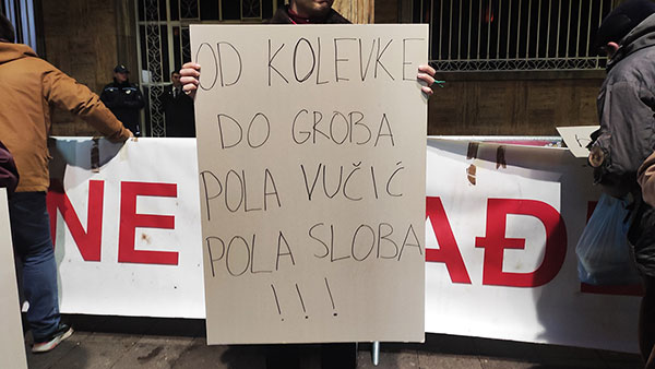 Protest ispred RIK-a, Beograd, 20.12.2023, foto: Peščanik