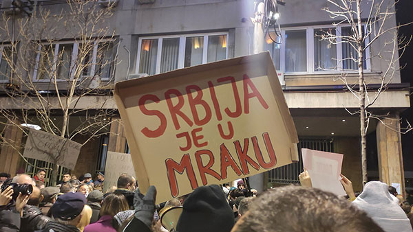 Protest ispred RIK-a, Beograd, 20.12.2023, foto: Peščanik