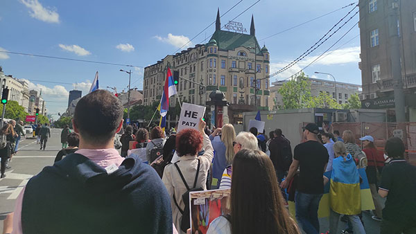 Protest u Beogradu, april 2022, foto: Rusi, Ukrajinci, Belorusi i Srbi zajedno protiv rata