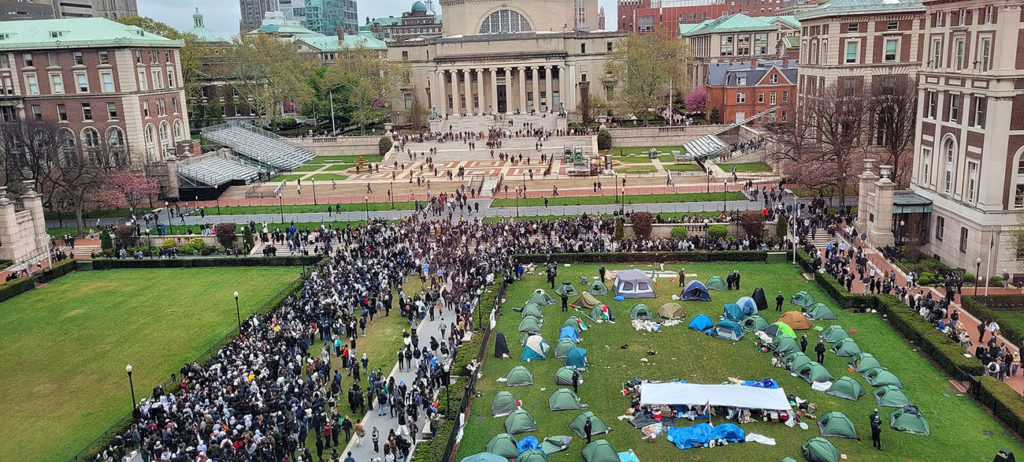 Protest ispred univerziteta Kolumbija, april 2024, foto: Wikimedia